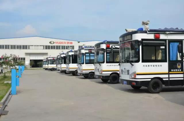 沐鸣2电动流动警务室集合完毕，准备装车