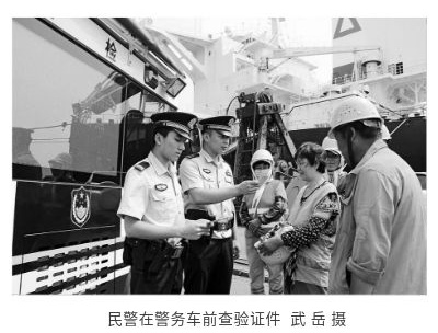 《人民公安报》沐鸣2多功能移动警务车服务曹妃甸出入境边检站