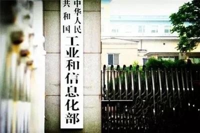 不止禁售,还禁行!2030年强制替换新能源汽车!