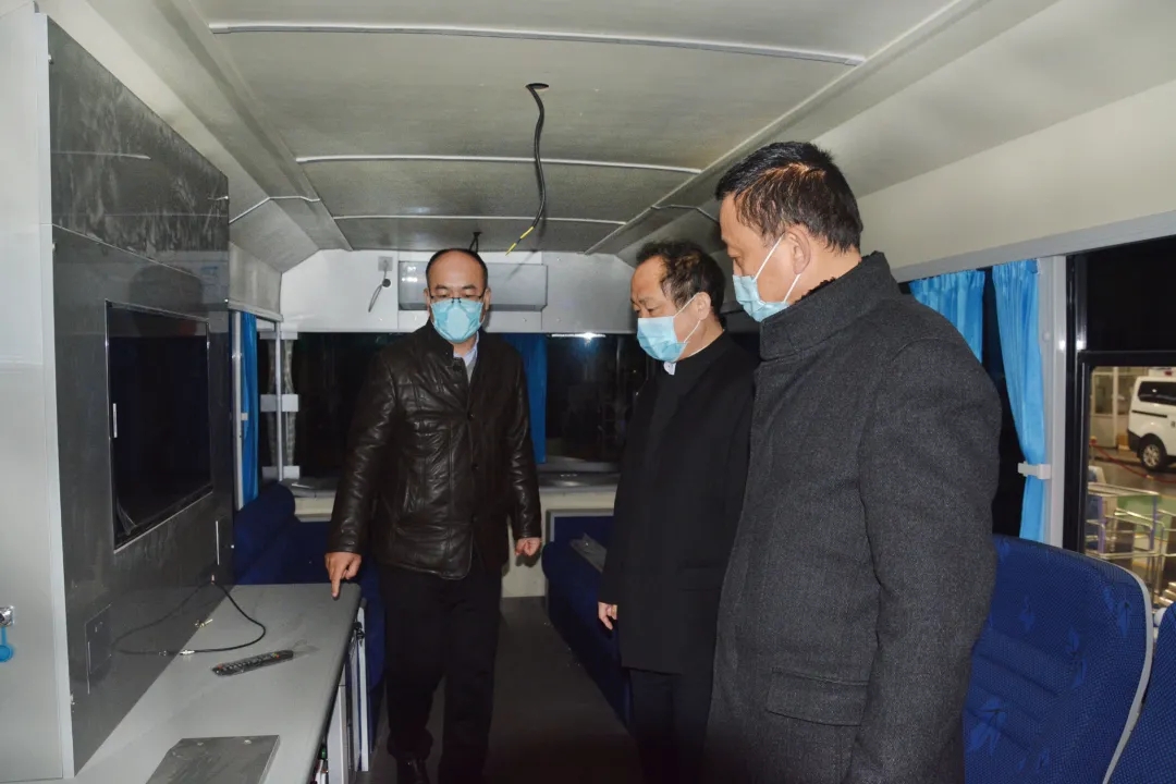 广东省工信厅厅长龚晓峰莅临沐鸣2集团考察防疫工作站生产情况