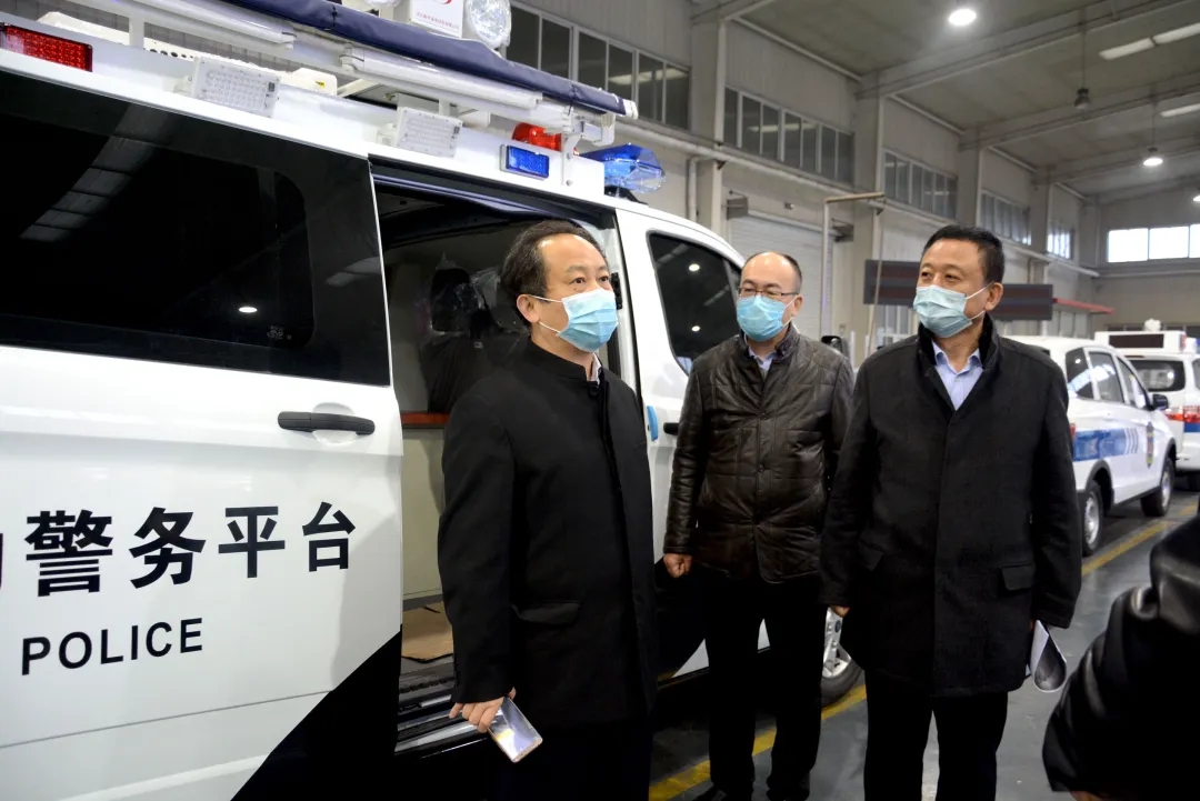 广东省工信厅厅长龚晓峰莅临沐鸣2集团考察防疫工作站生产情况