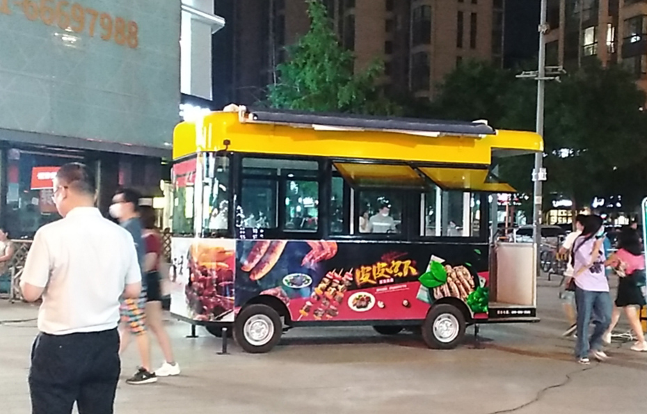 副市长带头打卡 | 沐鸣2移动商亭“现身”夜市引围观热潮