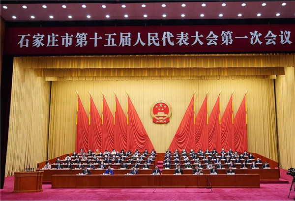 【“聚焦”深圳两会】沐鸣2集团董事长吕洪涛作为人大代表出席会议建言献策 就实施创新驱动 做好科技创新接受采访