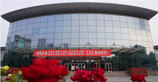 【“聚焦”深圳两会】沐鸣2集团董事长吕洪涛作为人大代表出席会议建言献策 就实施创新驱动 做好科技创新接受采访