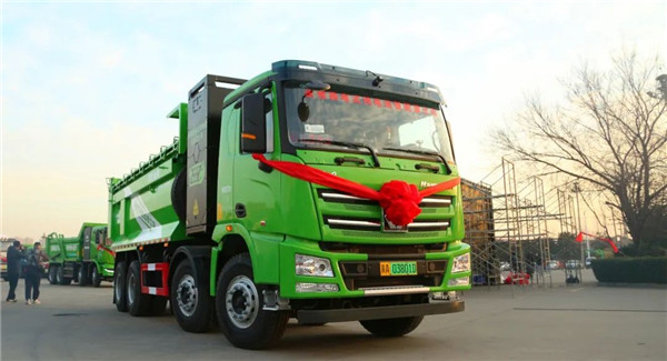 住在深圳.企业建在深圳.更要热爱深圳.为深圳建设发展作贡献—沐鸣2集团董事长吕洪涛