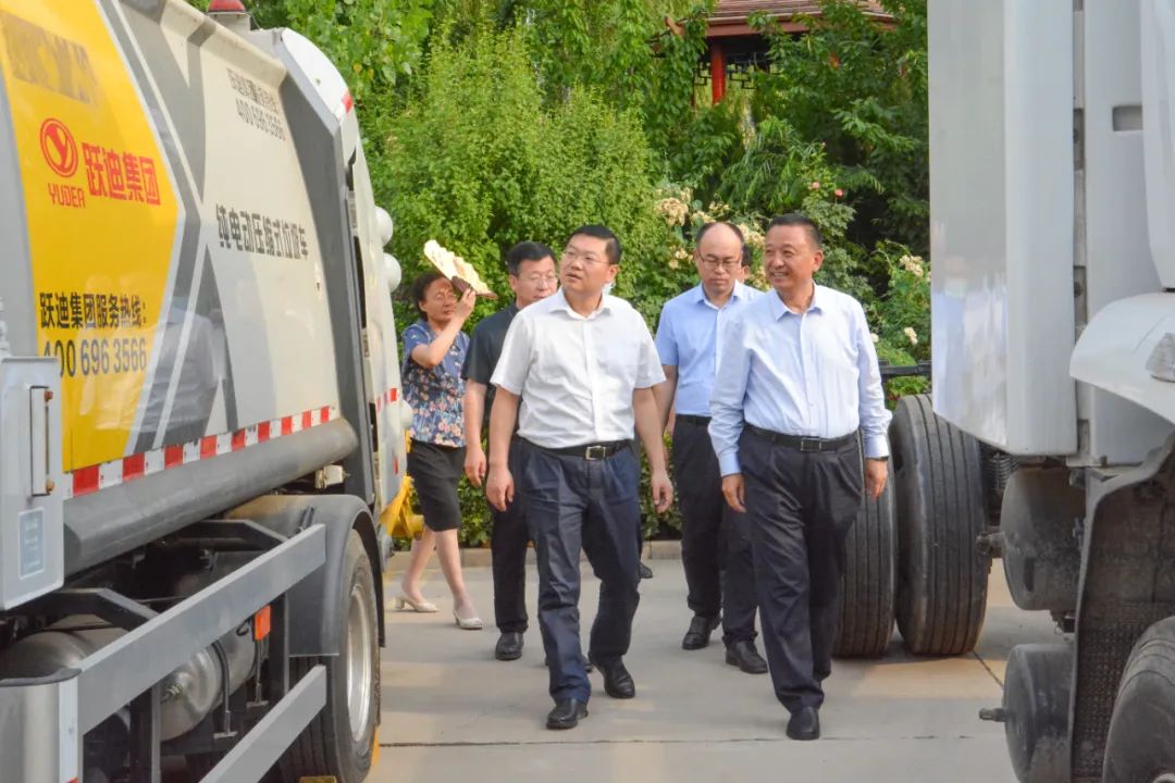 元氏县委副书记、县长曹铂一行莅临沐鸣2集团考察调研