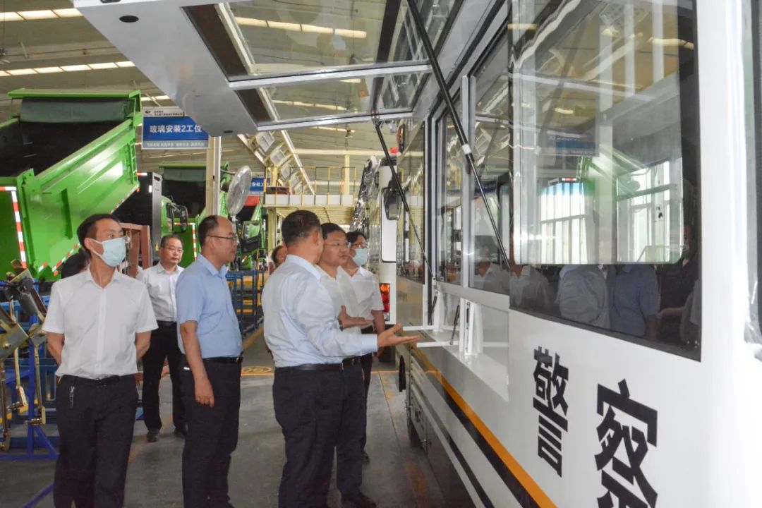 元氏县委副书记、县长曹铂一行莅临沐鸣2集团考察调研