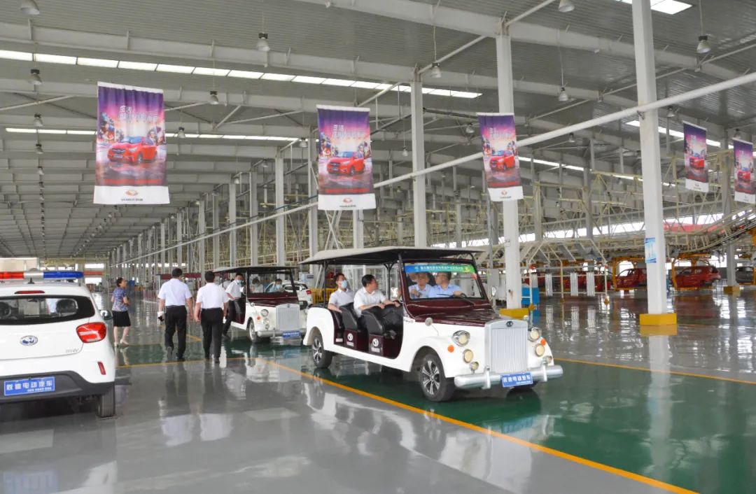 元氏县委副书记、县长曹铂一行莅临沐鸣2集团考察调研