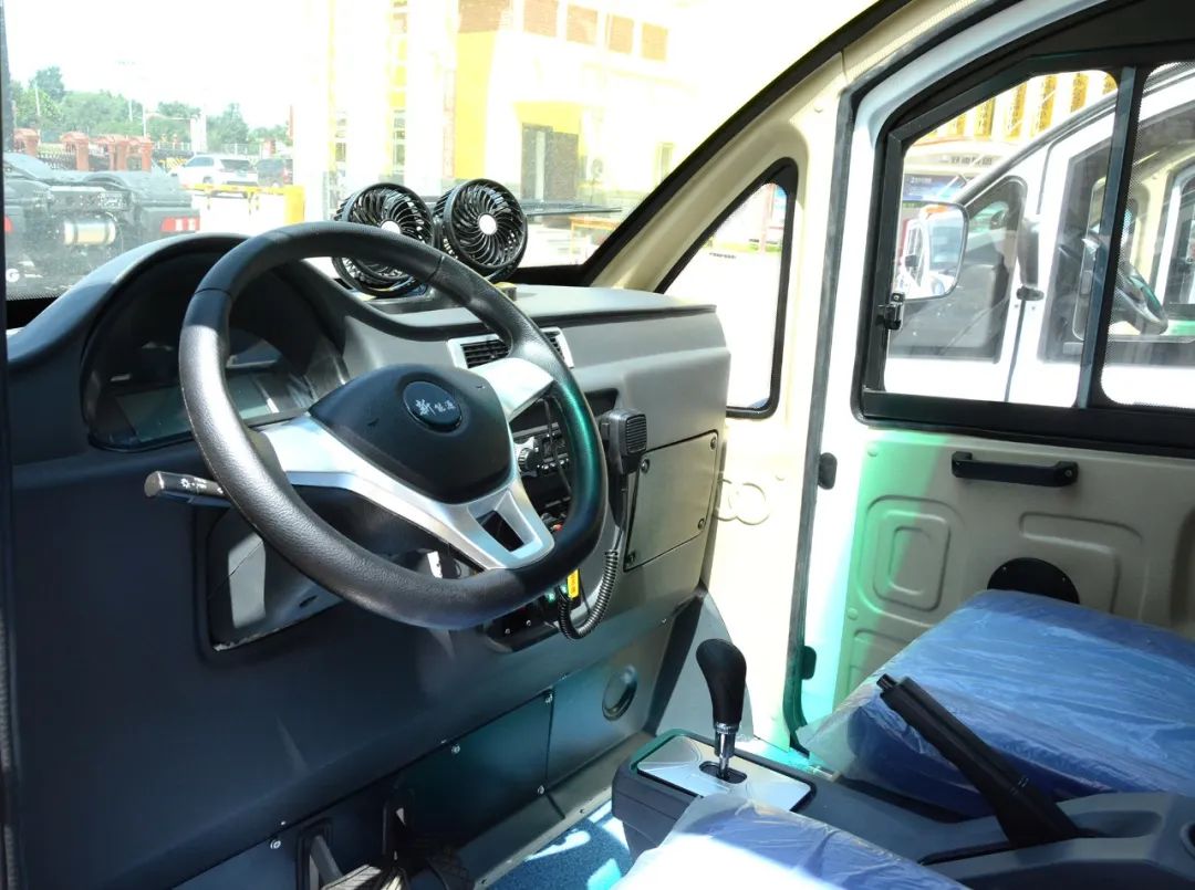 城管执法好帮手—沐鸣2电动巡逻车发往保定