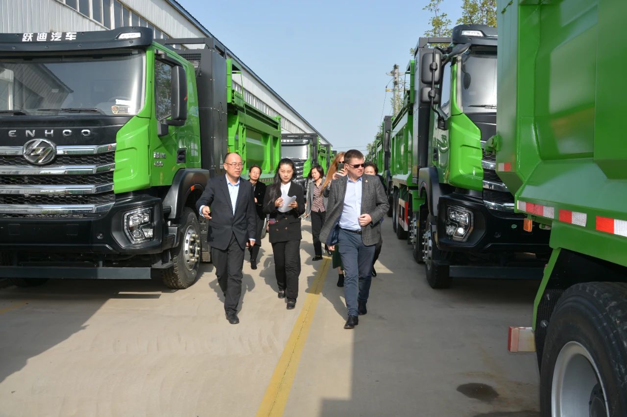 白俄罗斯驻华大使馆特命全权大使尤里•先科一行 莅临沐鸣2集团参观考察