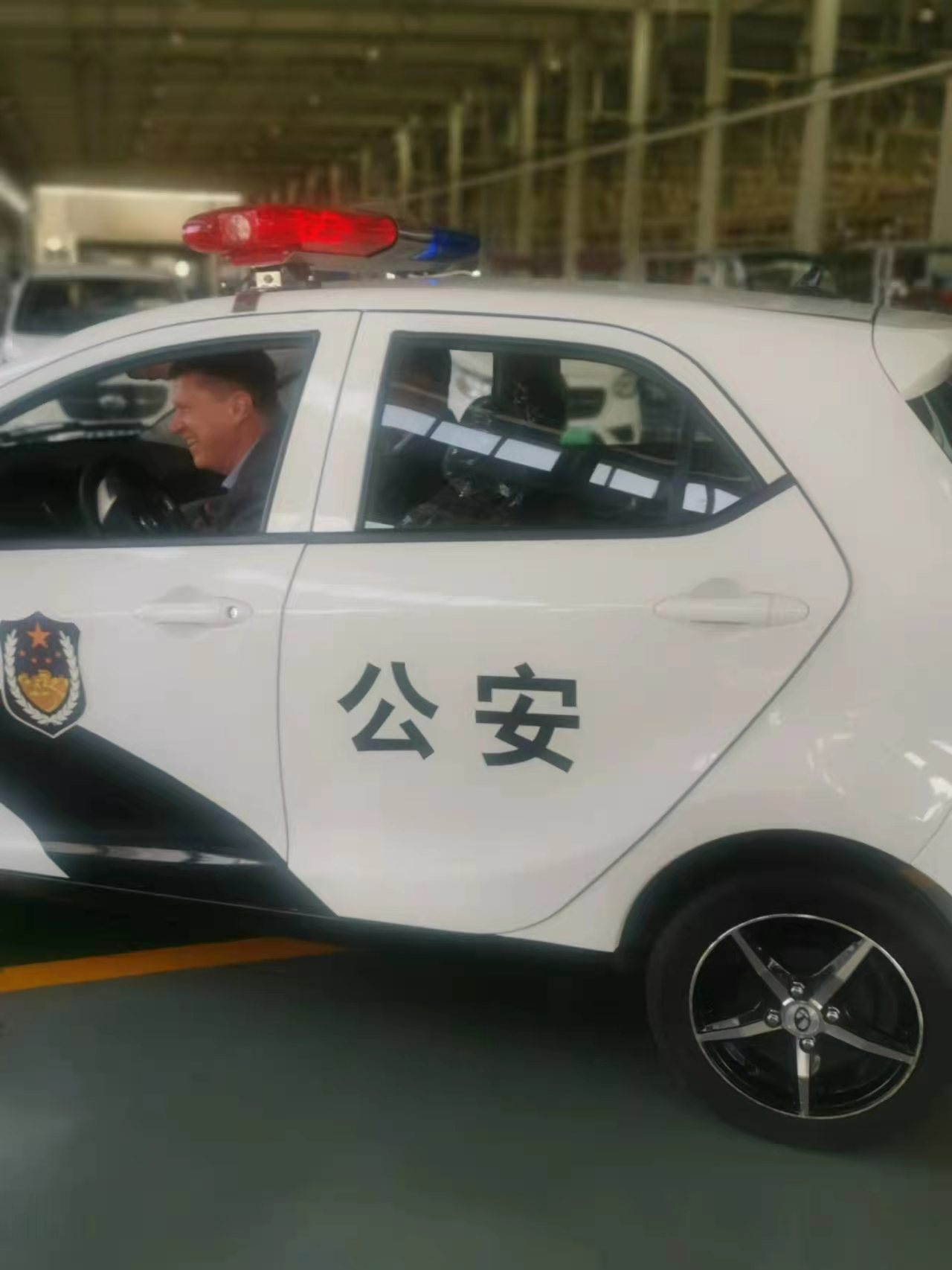 白俄罗斯驻华大使馆特命全权大使尤里•先科一行 莅临沐鸣2集团参观考察