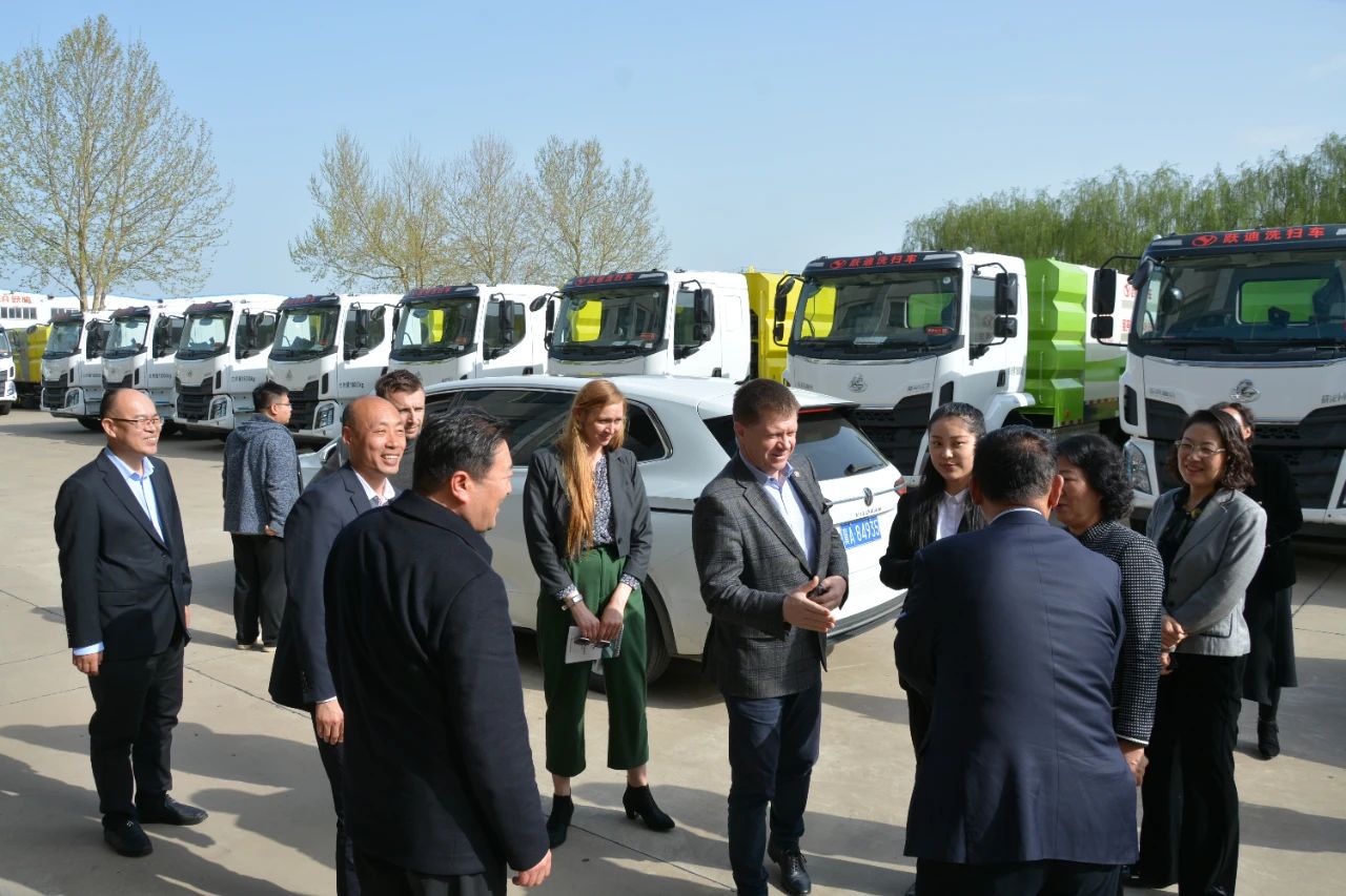 白俄罗斯驻华大使馆特命全权大使尤里•先科一行 莅临沐鸣2集团参观考察