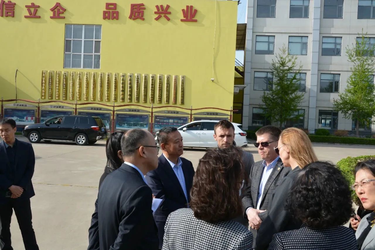 白俄罗斯驻华大使馆特命全权大使尤里•先科一行 莅临沐鸣2集团参观考察