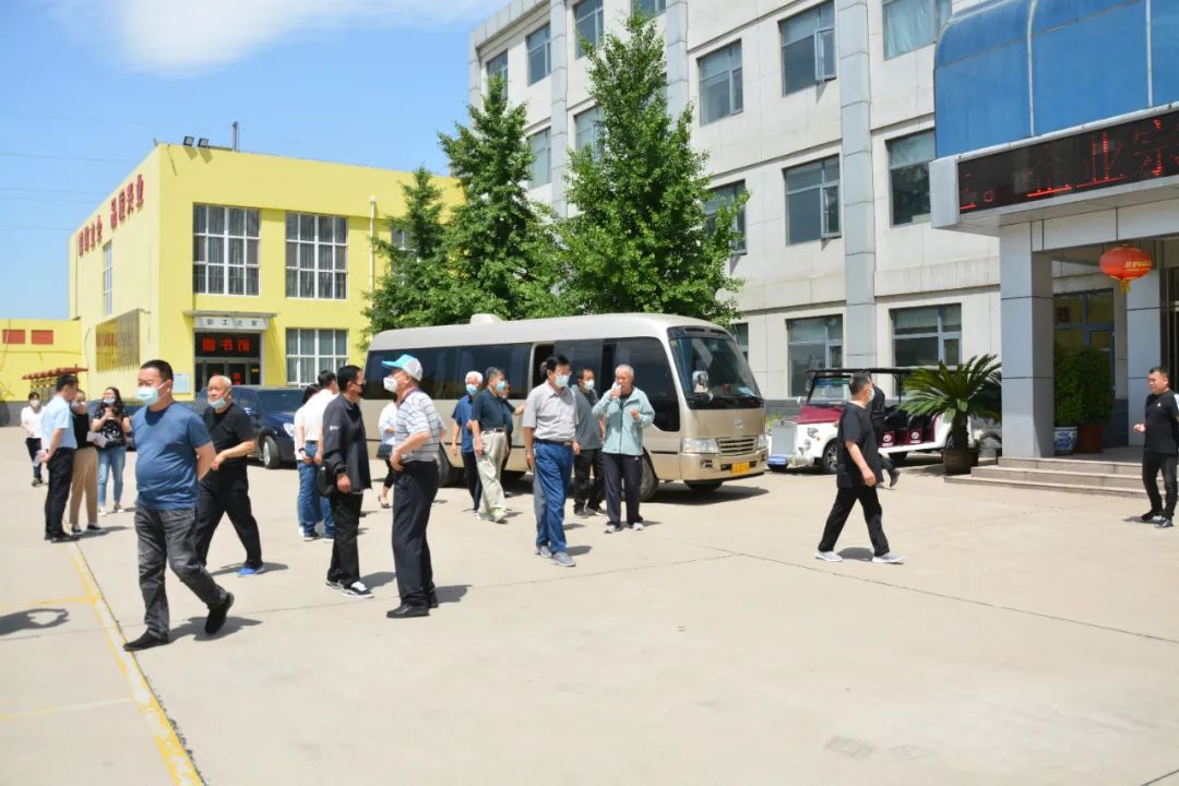 深圳市人大机关干部职工一行赴沐鸣2集团参观考察