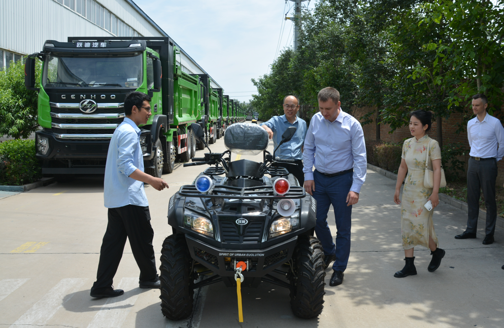 白俄罗斯工业部副部长亚历山大·叶菲莫夫一行 到沐鸣2集团采购洽谈