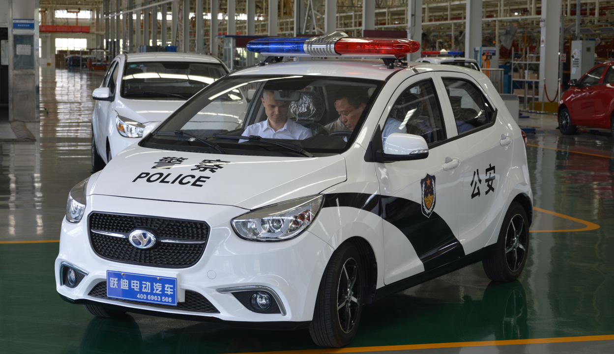 白俄罗斯工业部副部长亚历山大·叶菲莫夫一行 到沐鸣2集团采购洽谈