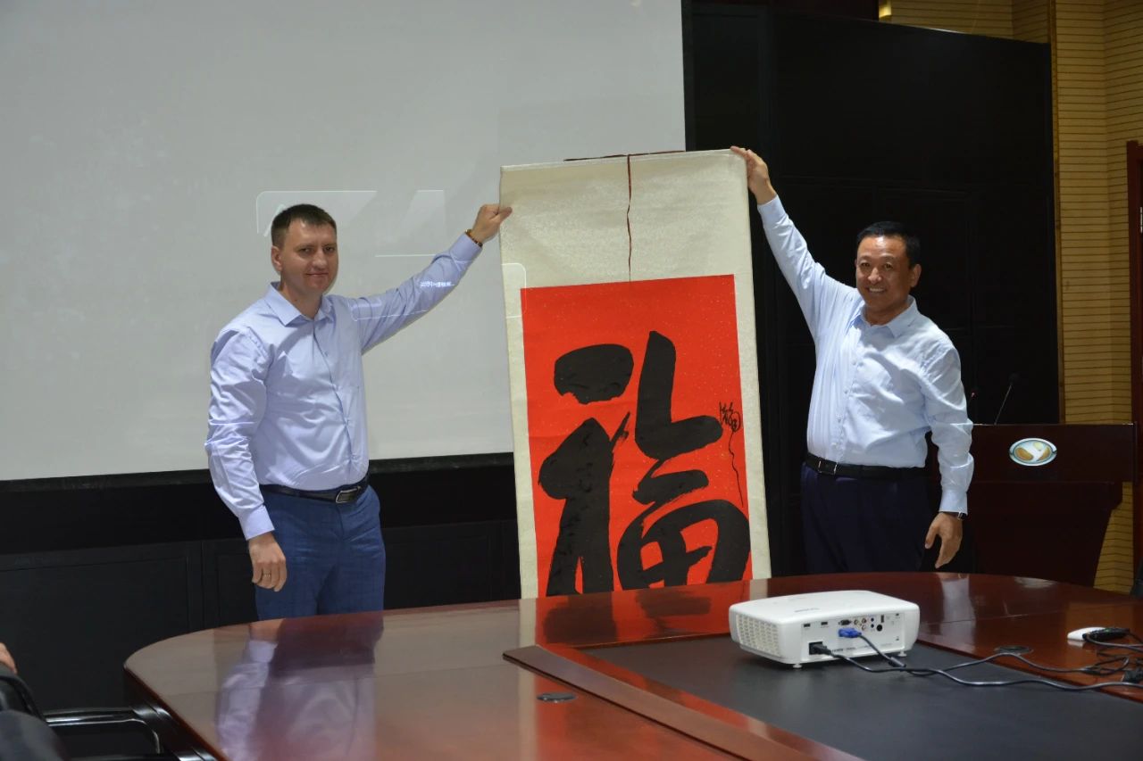 白俄罗斯工业部副部长亚历山大·叶菲莫夫一行 到沐鸣2集团采购洽谈