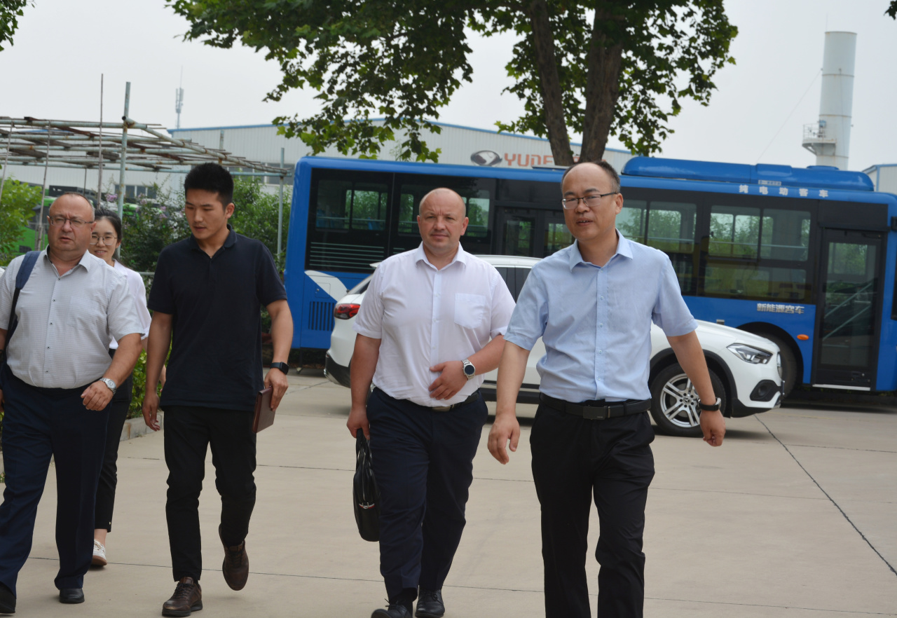 白俄罗斯 BATE 总经理一行赴沐鸣2集团参观考察