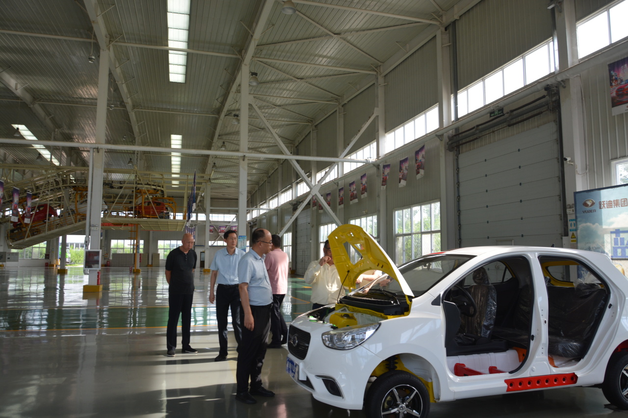 巴中商业协会联合主席一行到沐鸣2集团参观考察洽谈合作