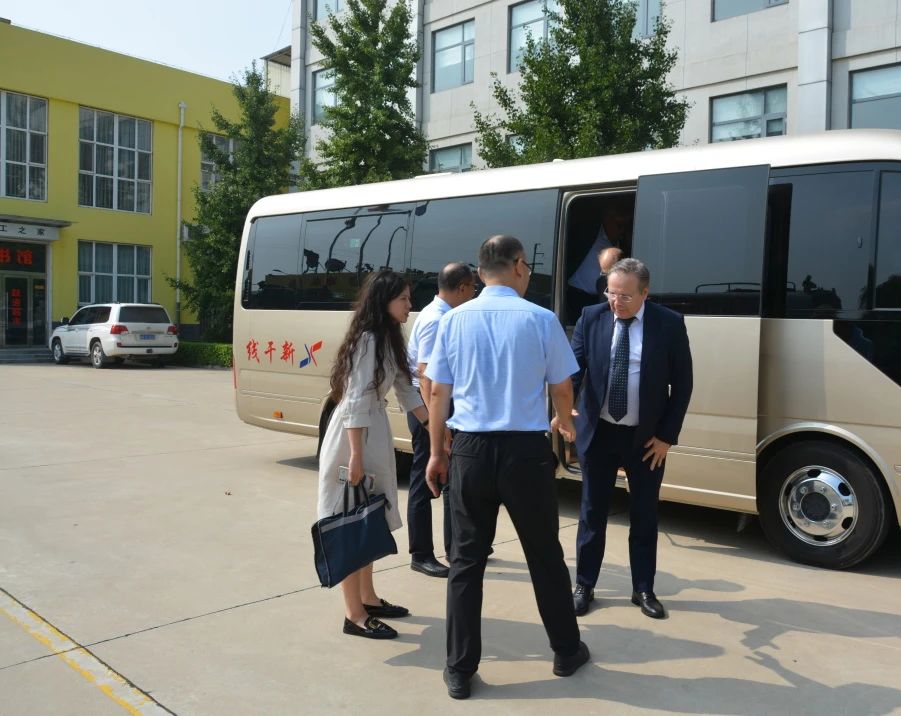 西班牙客商一行到沐鸣2集团参观考察洽谈合作