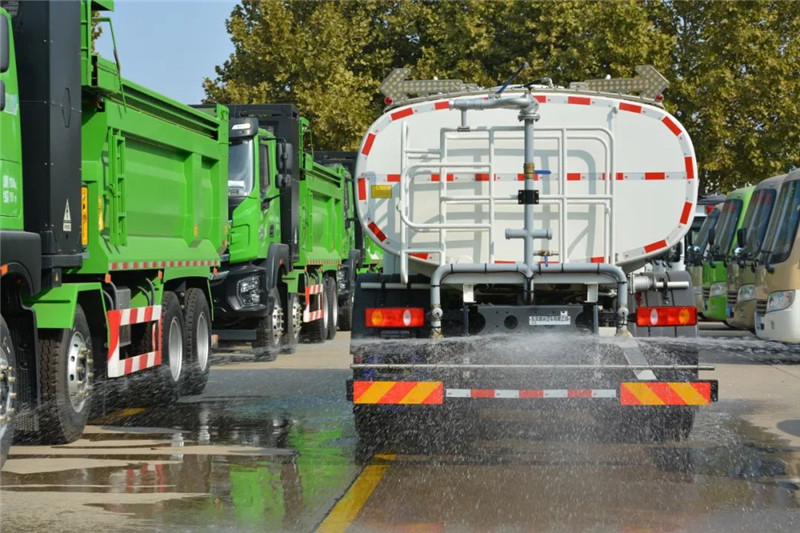 守护城市清洁丨沐鸣2纯电动清洗车助力道路光亮无污垢