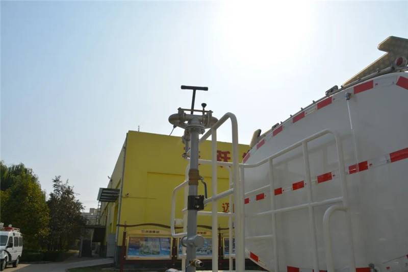 守护城市清洁丨沐鸣2纯电动清洗车助力道路光亮无污垢