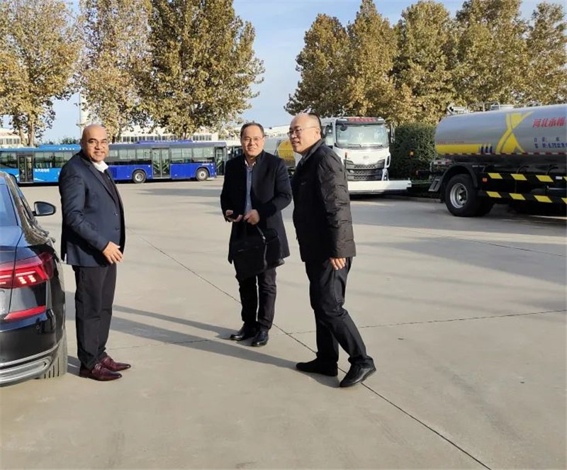 美国客商一行到沐鸣2集团参观考察