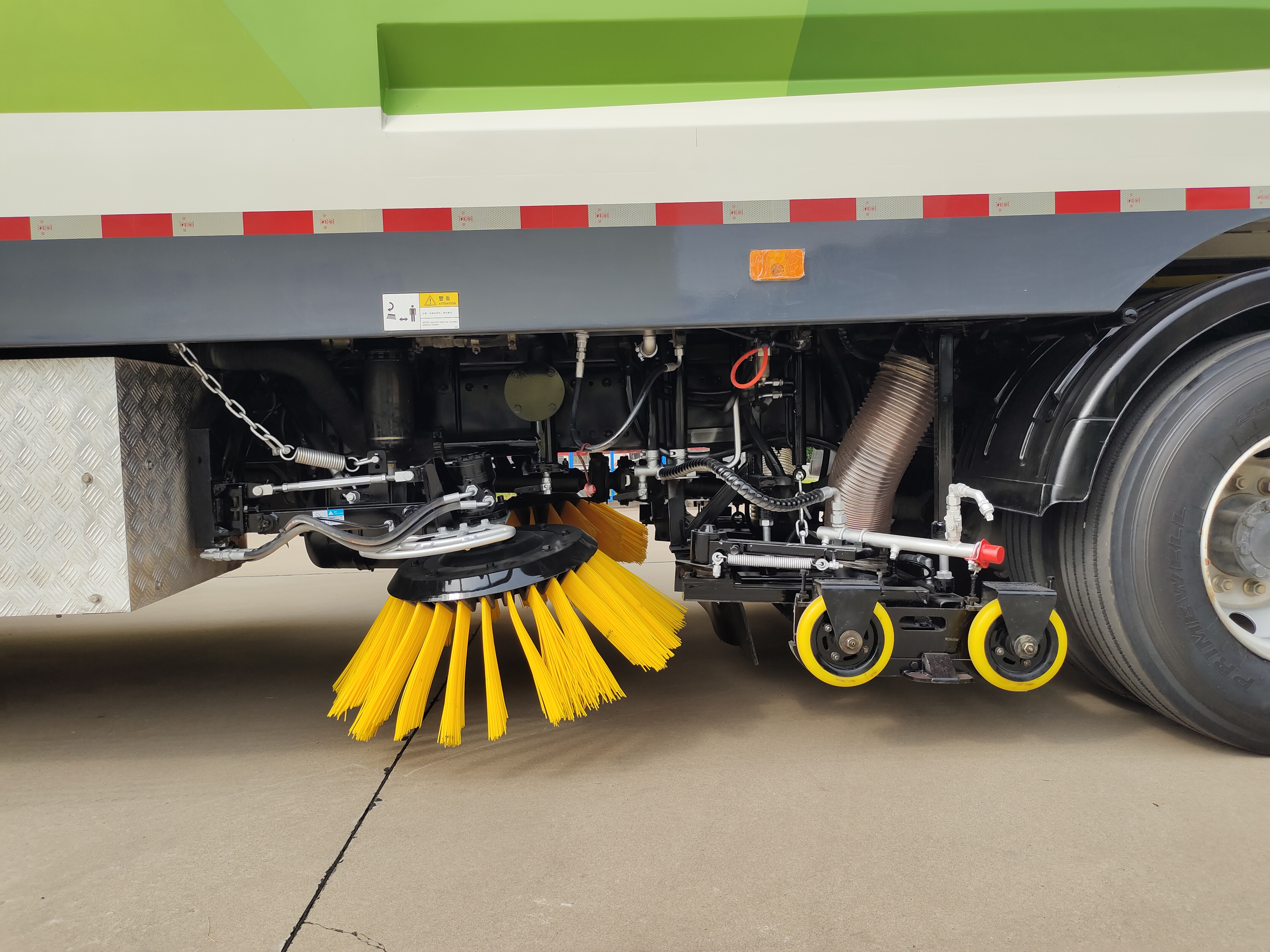 沐鸣2清扫车 —— 为城市颜值加分，为美好生活助力