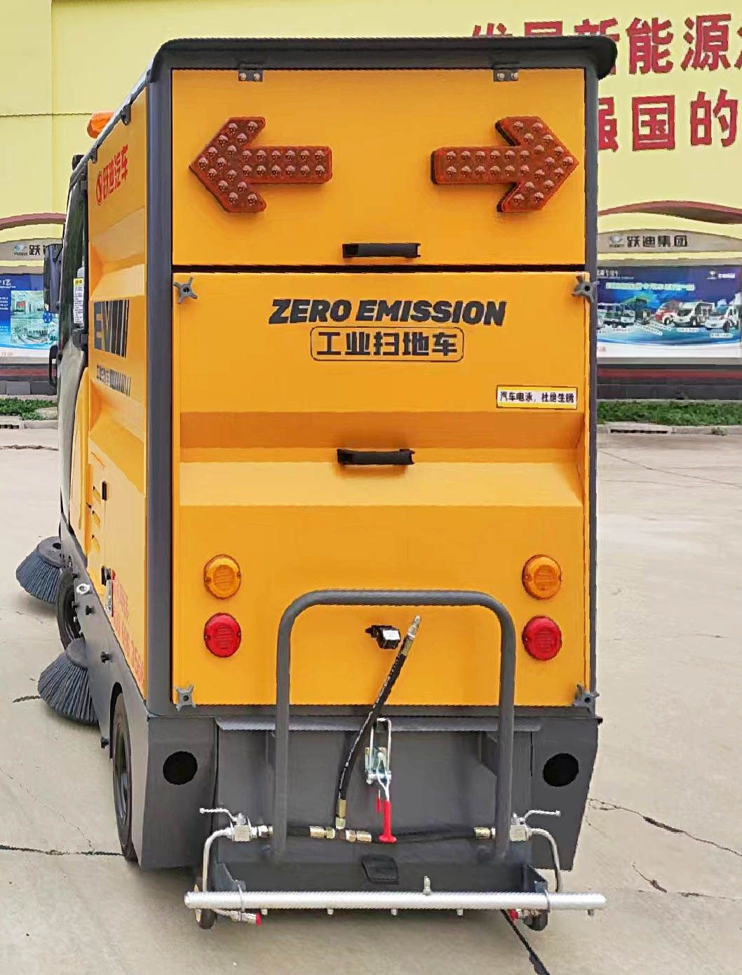 强力吸尘,高效清扫-沐鸣2小型清扫车