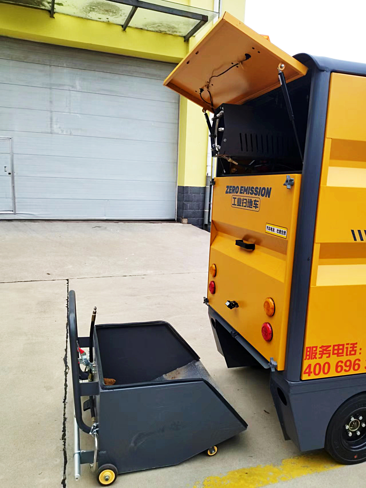 强力吸尘,高效清扫-沐鸣2小型清扫车