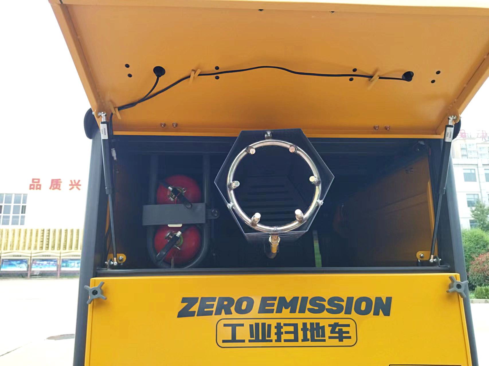 强力吸尘，高效清扫-沐鸣2小型清扫车