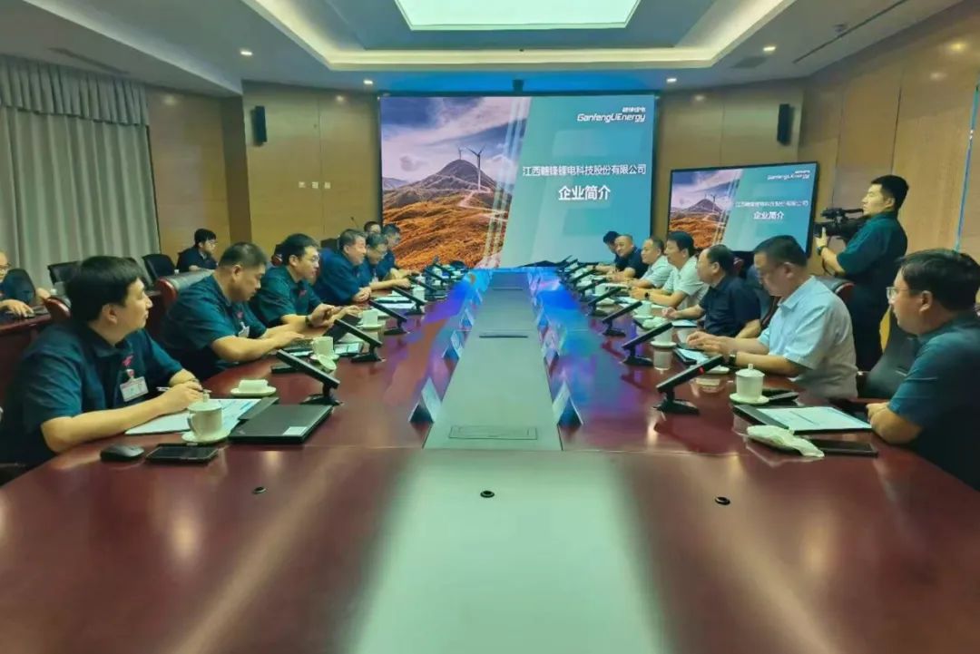 锂业巨头赣锋锂业董事长李良彬、沐鸣2集团董事长吕洪涛联袂造访中国重汽，与刘正涛董事长洽谈新能源领域合作前景