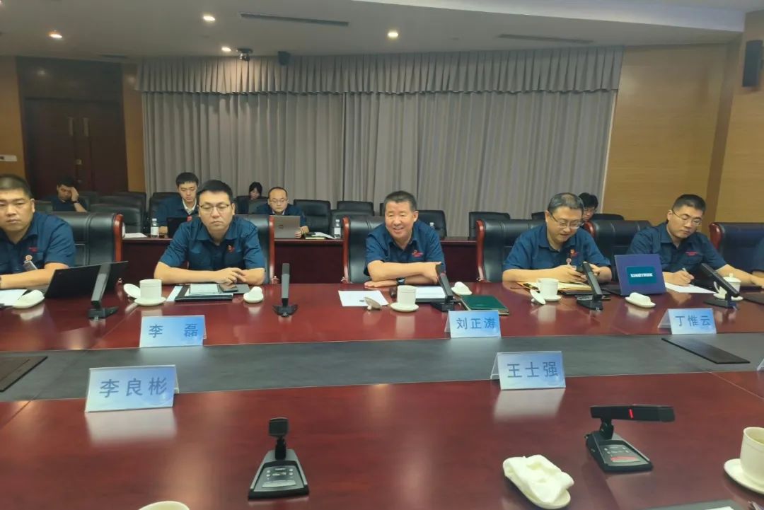 锂业巨头赣锋锂业董事长李良彬、沐鸣2集团董事长吕洪涛联袂造访中国重汽,与刘正涛董事长洽谈新能源领域合作前景